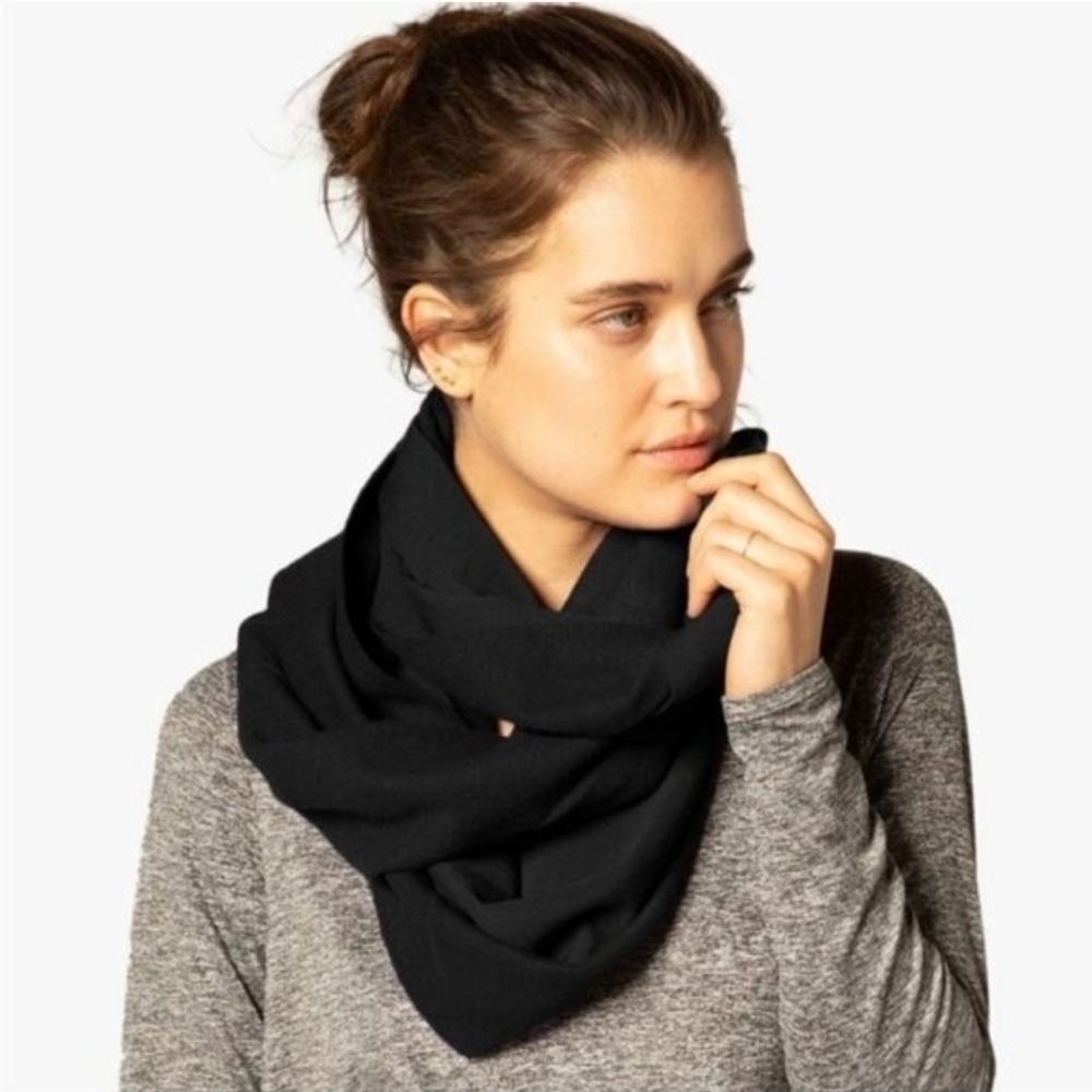 Beyond Yoga Black Infinity Pocket Scarf